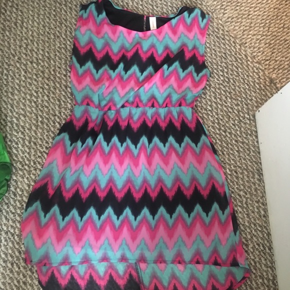 Dresses & Skirts - Colorful chevron print dress